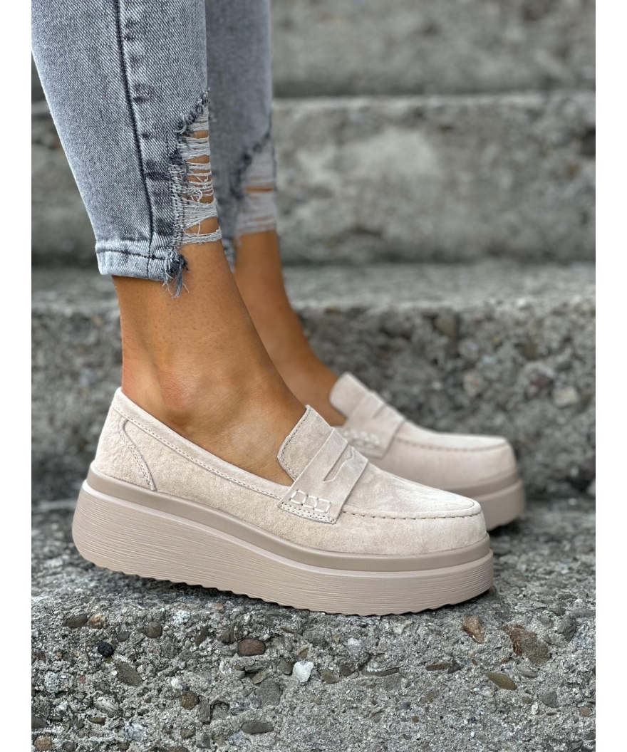 Buty - Lekkie mokasyny slip on na wyższej podeszwie skóra naturalna