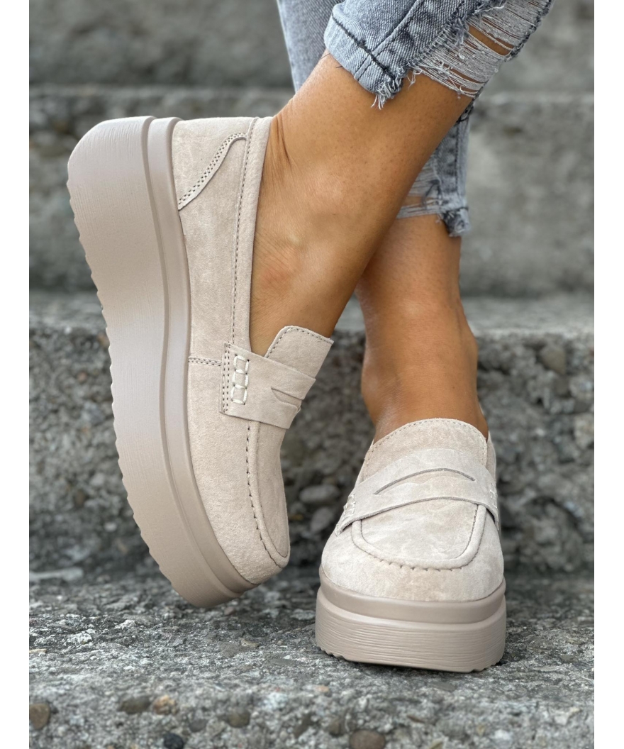 Buty - Lekkie mokasyny slip on na wyższej podeszwie skóra naturalna